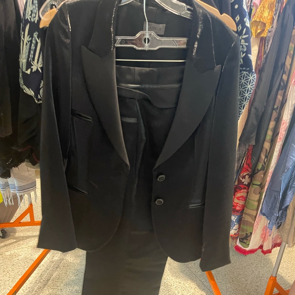 La Perla suit size 42–equivalent to about a US 4. Bought brand new. Worn once.